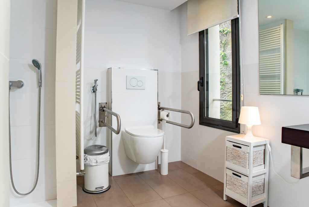 Image of bathroom with accessibility 